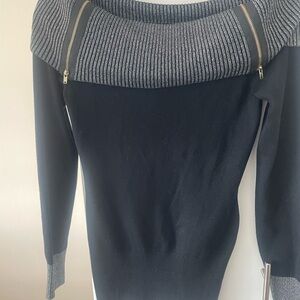 VENUS Off-Shoulder Sweater with Zipper Accents